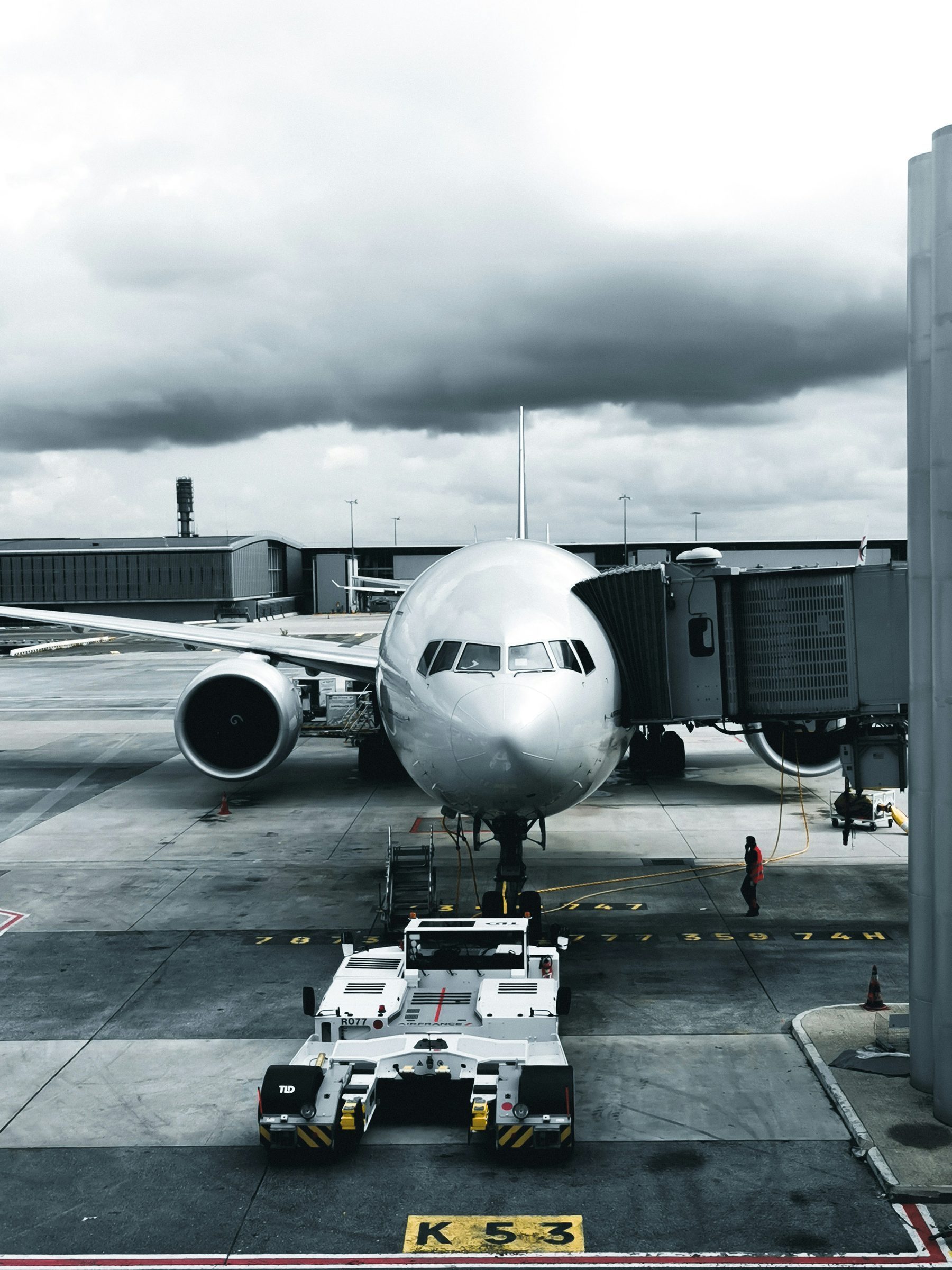 Aircraft at gate , high-reliability operations context for SIMFX advisory services